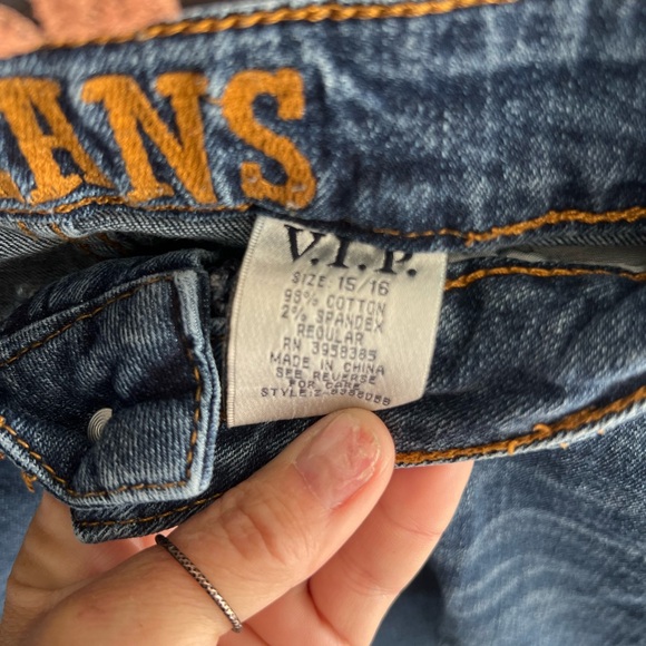 Vervet Distressed Blue Jeans - Picture 4 of 7